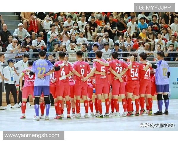 足球明星颠球秀展现技巧与魅力引领球迷热潮与激情的完美结合